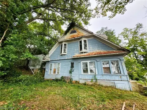 Exterior - 103 Circle Ave, Spencer, WV 25276 photo 2 of 5