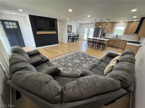 Living - 56965 Stumptown School Rd, Jerusalem, OH 43747 photo 2 of 3