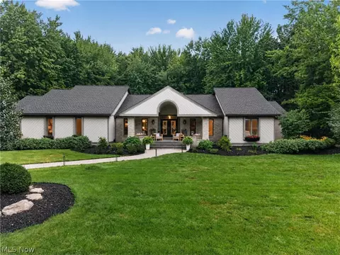 180 Huntington Trl, Cortland, OH 44410