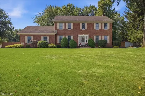 279 Jade Cir, Canfield, OH 44406