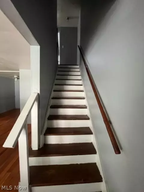 Entry Way - 1467 E 250th St, Euclid, OH 44117 photo 5 of 5