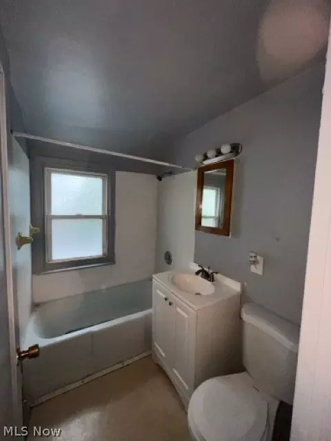 Entry Way - 1467 E 250th St, Euclid, OH 44117 photo 2 of 5