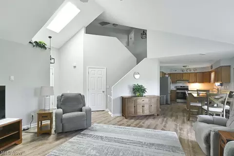 Entry Way - 4052 Pine Dr, Rootstown, OH 44272 photo 1 of 3