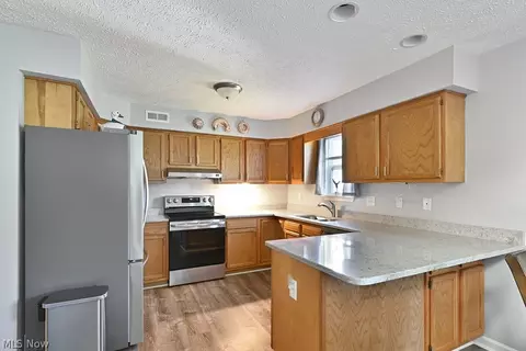 Kitchen - 4052 Pine Dr, Rootstown, OH 44272 photo 1 of 4