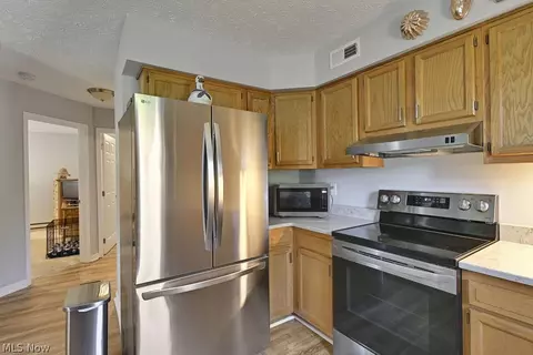 Kitchen - 4052 Pine Dr, Rootstown, OH 44272 photo 4 of 4