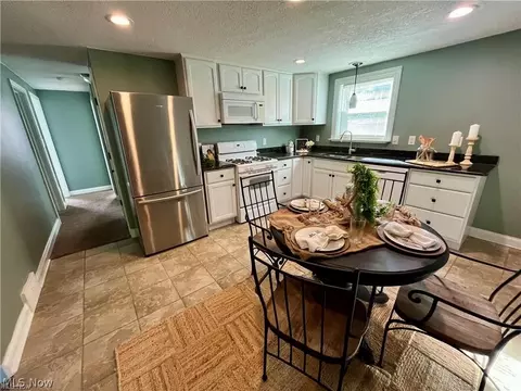Kitchen - 627 Poland Ave, Struthers, OH 44471 photo 3 of 3