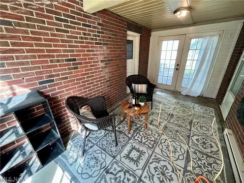 Exterior - 627 Poland Ave, Struthers, OH 44471 photo 4 of 8