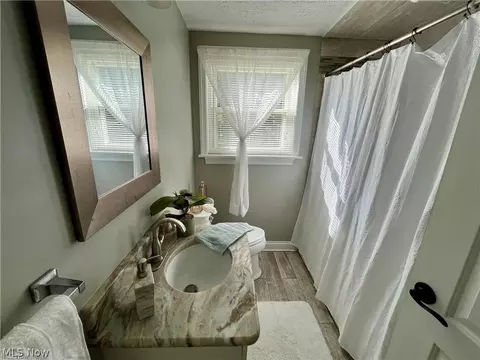 Bath - 627 Poland Ave, Struthers, OH 44471 photo 1 of 2
