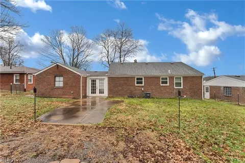Exterior - 627 Poland Ave, Struthers, OH 44471 photo 7 of 8