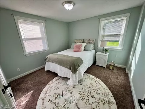Bedroom - 627 Poland Ave, Struthers, OH 44471 photo 2 of 6