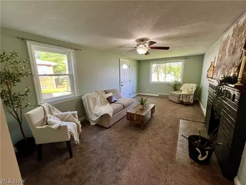 Living - 627 Poland Ave, Struthers, OH 44471 photo 1 of 3