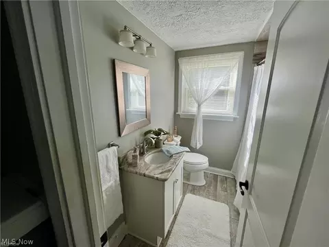Bath - 627 Poland Ave, Struthers, OH 44471 photo 2 of 2
