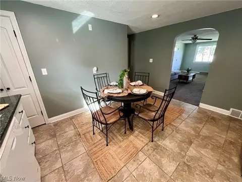 Dining - 627 Poland Ave, Struthers, OH 44471 photo 1 of 1