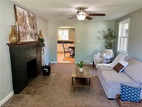 Living - 627 Poland Ave, Struthers, OH 44471 photo 2 of 3