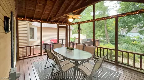 Exterior - 280 Beech Ct, Aurora, OH 44202 photo 5 of 11