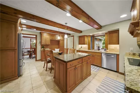 Kitchen - 280 Beech Ct, Aurora, OH 44202 photo 2 of 3