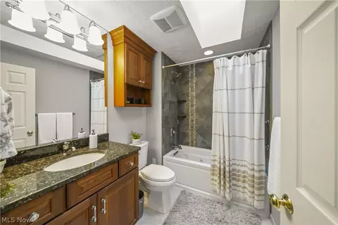 Bath - 280 Beech Ct, Aurora, OH 44202 photo 5 of 5