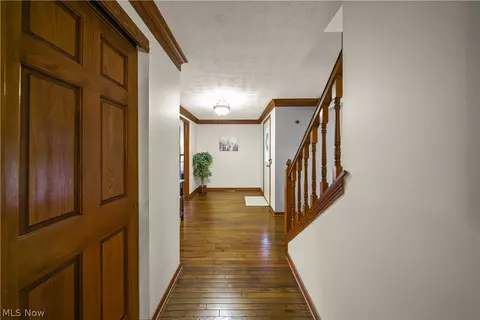 Entry Way - 280 Beech Ct, Aurora, OH 44202 photo 2 of 4