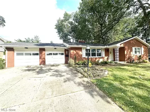 750 Bittersweet Dr NE, Massillon, OH 44646