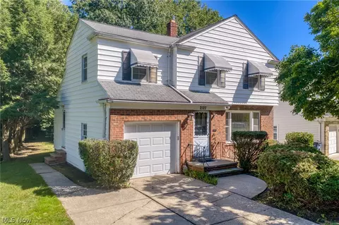 2127 Lyndway Rd, Beachwood, OH 44122