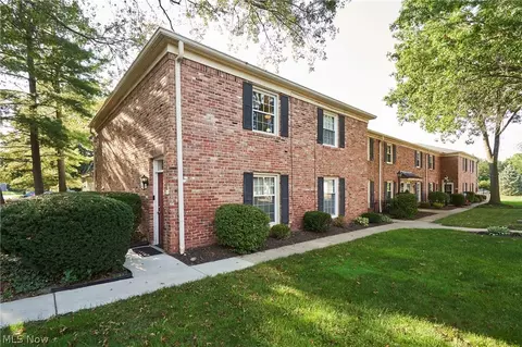 72 Nottoway Ct, Akron, OH 44313