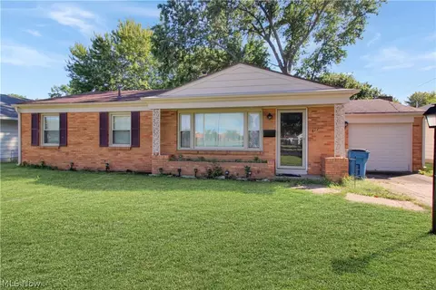 611 Alice St, Port Clinton, OH 43452