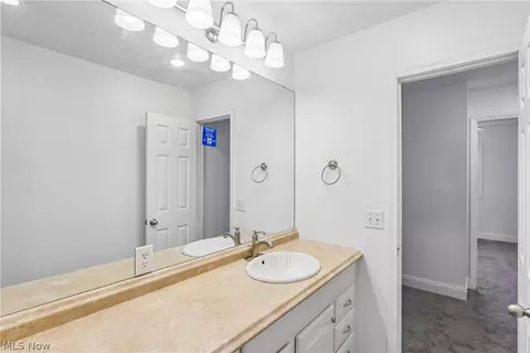 Bath - 4137 Gary Ave, Lorain, OH 44055 photo 2 of 4