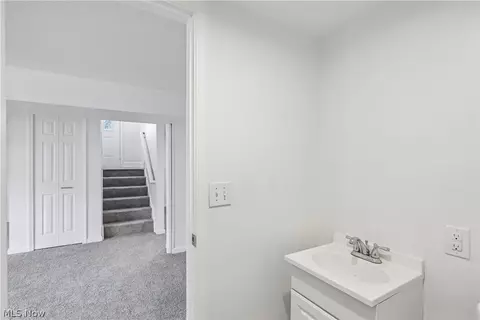 Bath - 4137 Gary Ave, Lorain, OH 44055 photo 3 of 4