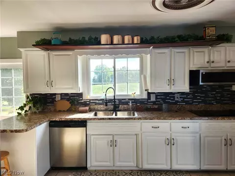 Kitchen - 5261 Dailey Rd, New Franklin, OH 44319 photo 2 of 2