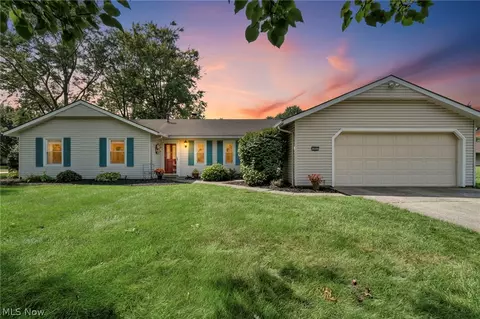 4914 Meadow Moss Ln, North Ridgeville, OH 44039