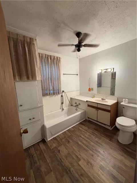 Bath - 32 Cherry Rd NW, Massillon, OH 44646 photo 1 of 2