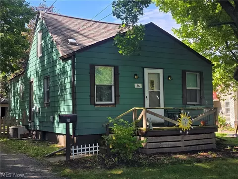 36 Benton St, Austintown, OH 44515