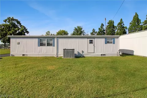 2825 W Risingsun Rd, Port Clinton, OH 43452