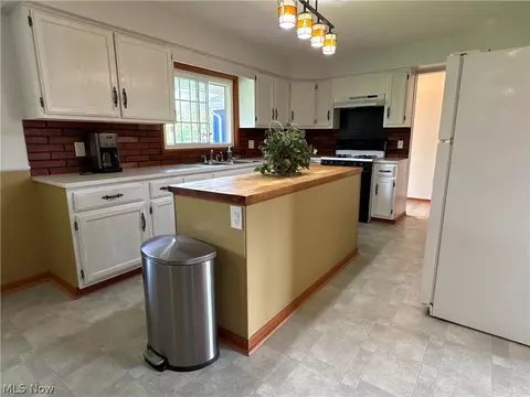Kitchen - 28000 Aurora Rd, Solon, OH 44139 photo 1 of 4