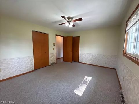 Bedroom - 28000 Aurora Rd, Solon, OH 44139 photo 4 of 6