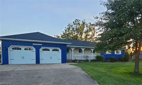 Exterior - 28000 Aurora Rd, Solon, OH 44139 photo 2 of 7