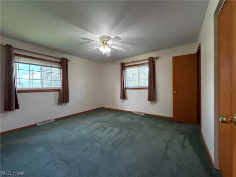 Bedroom - 28000 Aurora Rd, Solon, OH 44139 photo 5 of 6