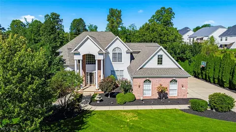 5432 Brook Run Dr, Medina, OH 44256