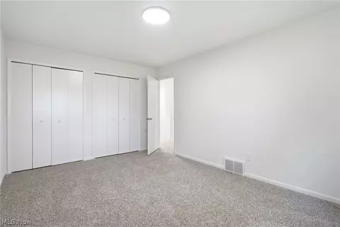 Bedroom - 30960 Miles Rd, Solon, OH 44139 photo 4 of 6