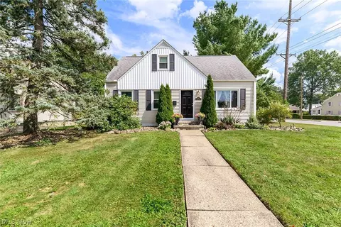 2911 9th St, Cuyahoga Falls, OH 44221