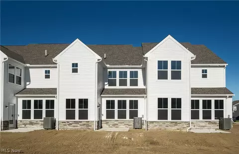 940 Memory Ln # -2, Aurora, OH 44202 photo 3