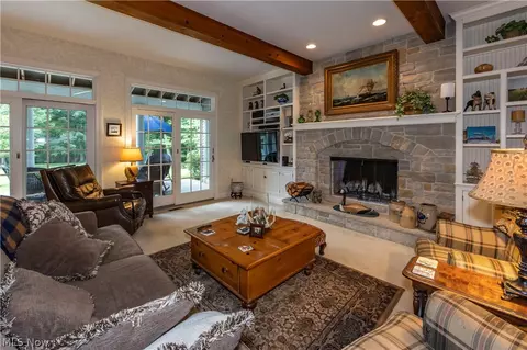 Living - 3909 Minor Rd, Copley, OH 44321 photo 4 of 5