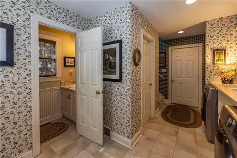 Entry Way - 3909 Minor Rd, Copley, OH 44321 photo 5 of 6