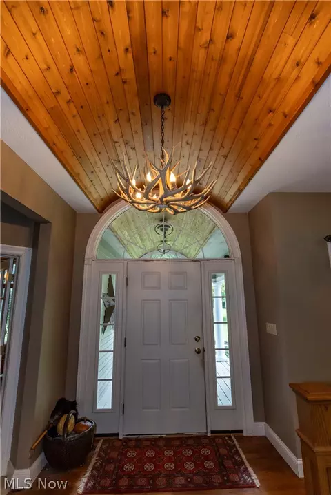 Entry Way - 3909 Minor Rd, Copley, OH 44321 photo 2 of 6