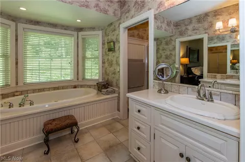 Bath - 3909 Minor Rd, Copley, OH 44321 photo 2 of 5