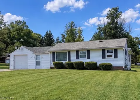 8023 Columbus Rd NE, Louisville, OH 44641