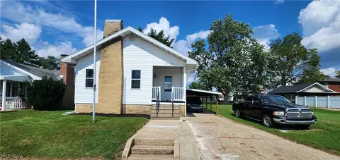 319 Franklin St, Uhrichsville, OH 44683