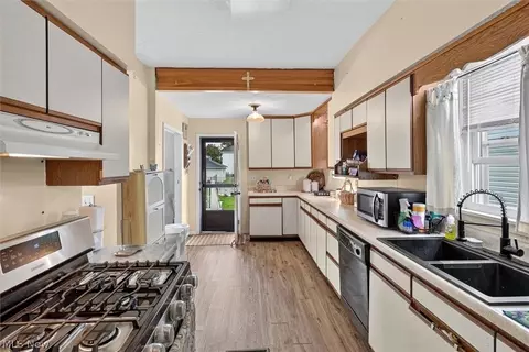 Kitchen - 2227 E 30th St, Lorain, OH 44055 photo 2 of 3