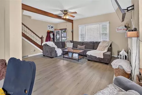 Entry Way - 2227 E 30th St, Lorain, OH 44055 photo 2 of 3