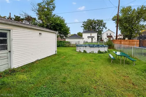 Exterior - 2227 E 30th St, Lorain, OH 44055 photo 7 of 8